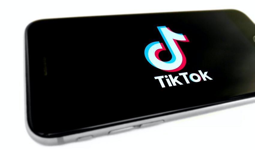TikTok, altolà del Garante Privacy